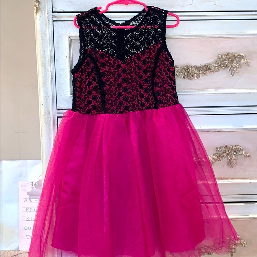 Un Deux Trois pink / black lace party dress! Sz 7